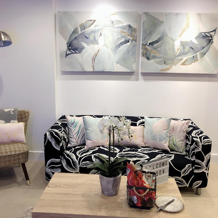 Soak Up The Light At A Soothing, Stylish Apartment In Swansea Marina Exterior photo