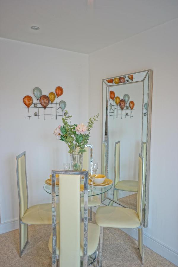 Soak Up The Light At A Soothing, Stylish Apartment In Swansea Marina Exterior photo