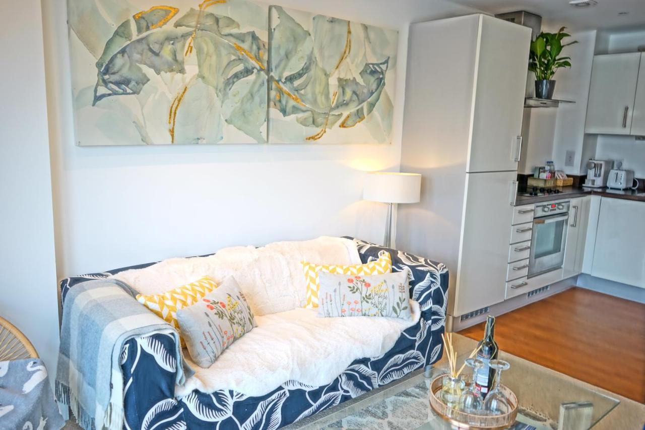 Soak Up The Light At A Soothing, Stylish Apartment In Swansea Marina Exterior photo