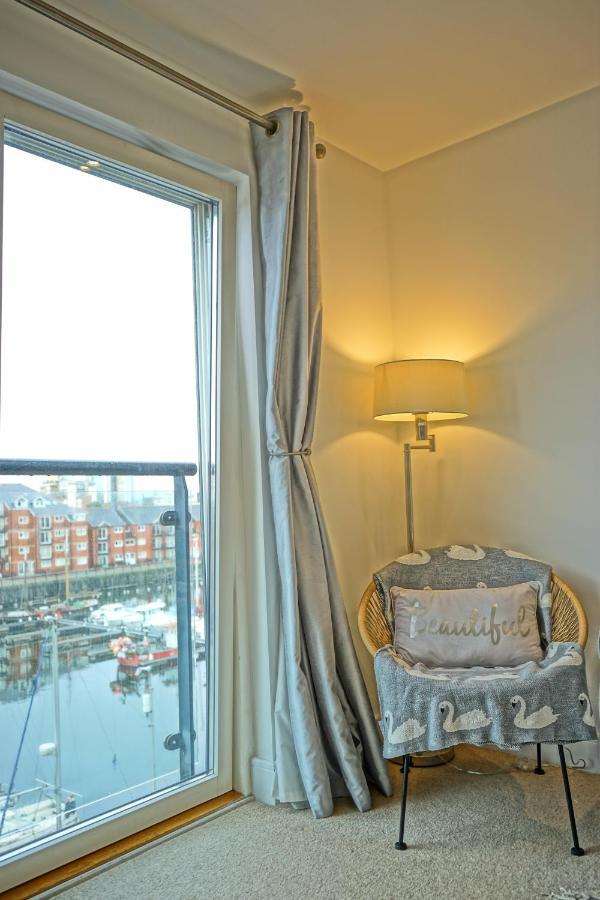 Soak Up The Light At A Soothing, Stylish Apartment In Swansea Marina Exterior photo