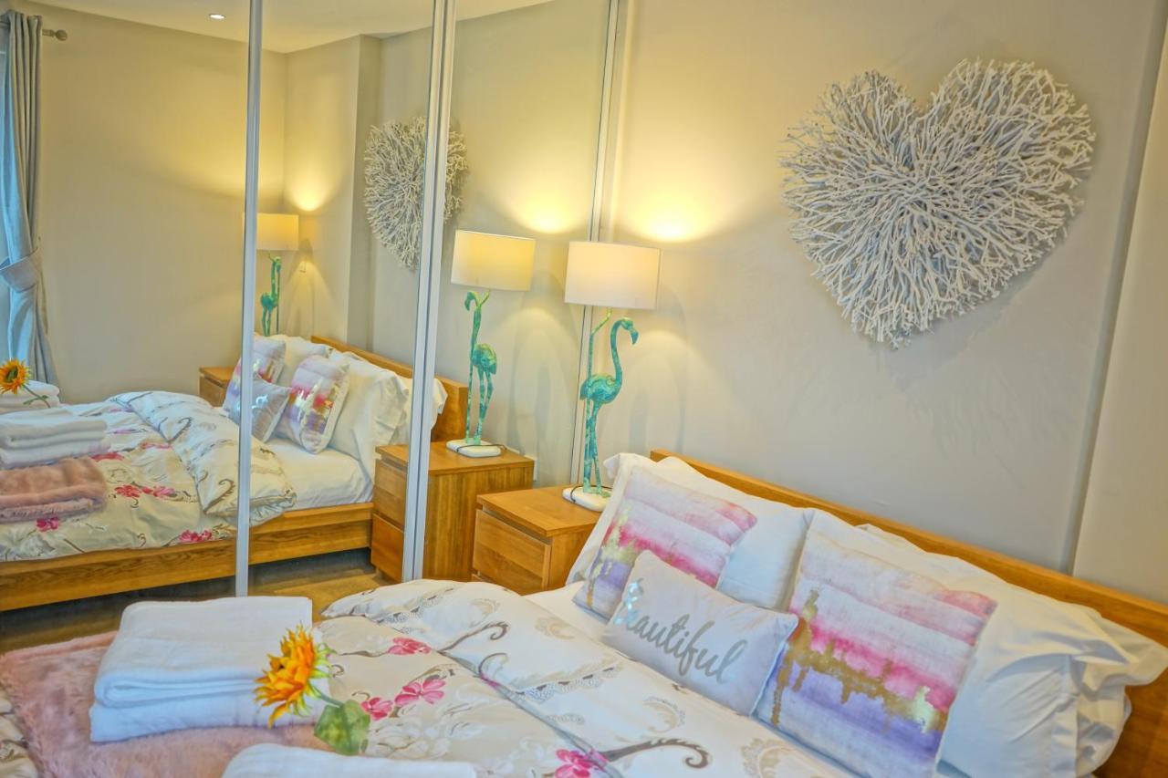 Soak Up The Light At A Soothing, Stylish Apartment In Swansea Marina Exterior photo