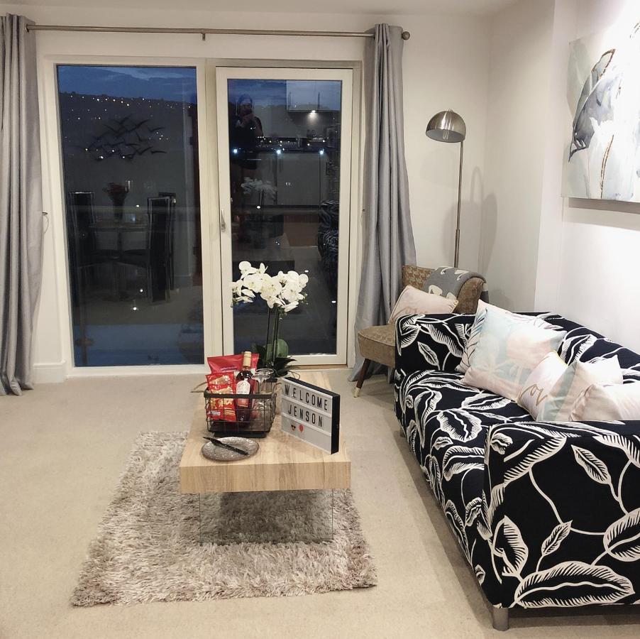 Soak Up The Light At A Soothing, Stylish Apartment In Swansea Marina Exterior photo