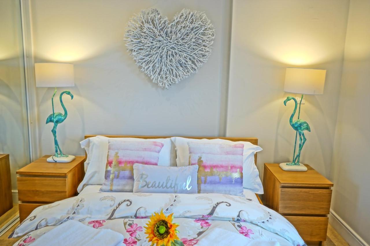 Soak Up The Light At A Soothing, Stylish Apartment In Swansea Marina Exterior photo