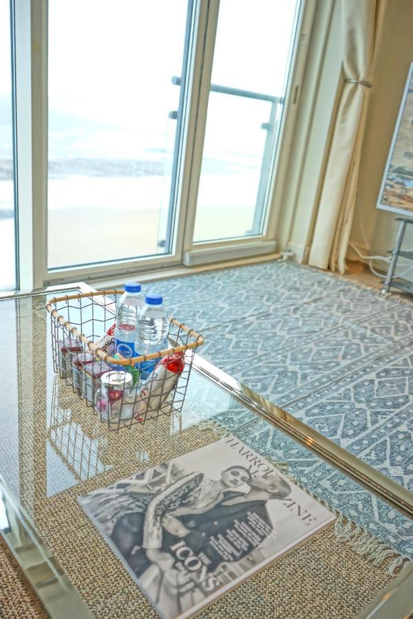 Soak Up The Light At A Soothing, Stylish Apartment In Swansea Marina Room photo