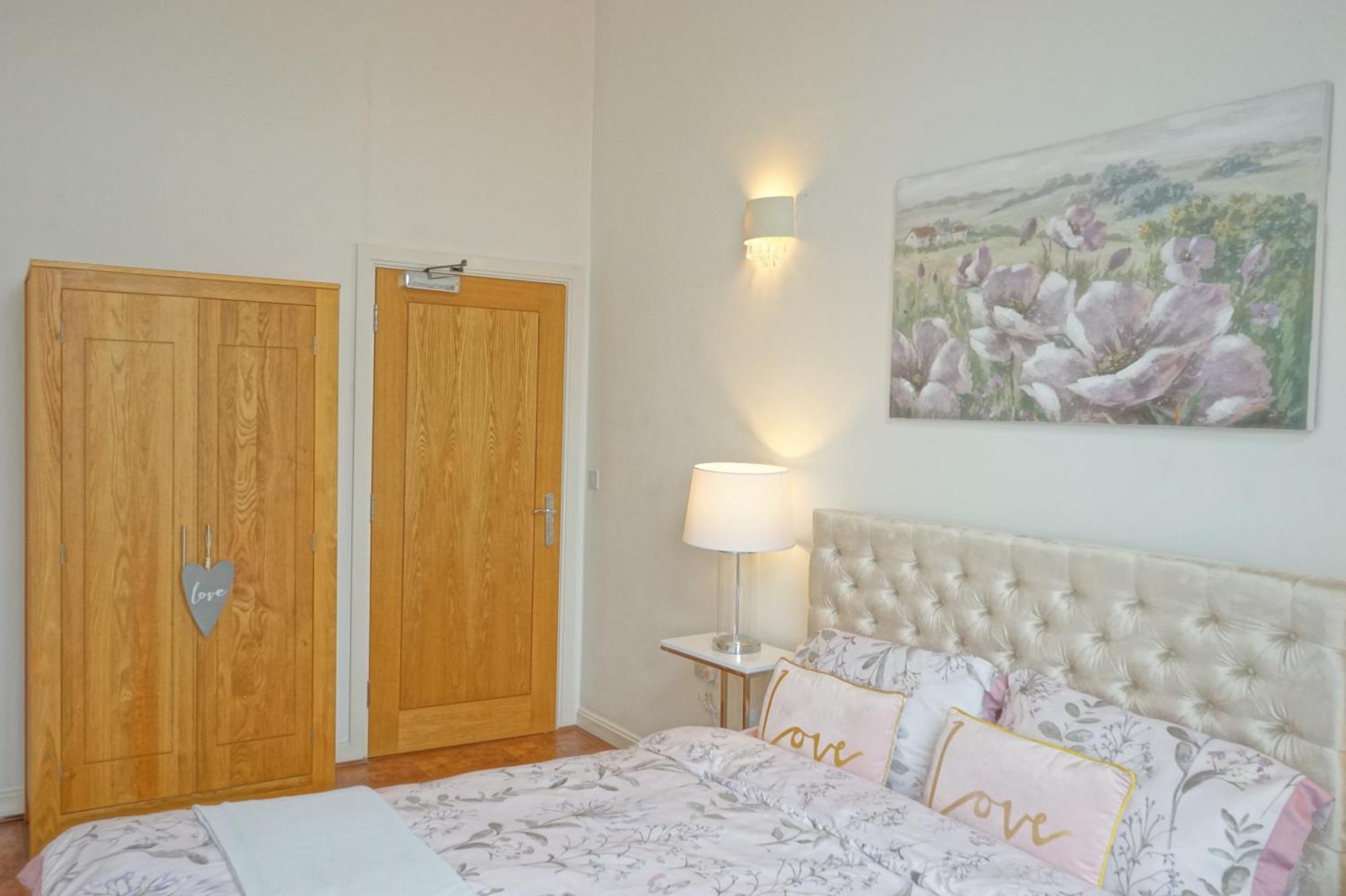 Soak Up The Light At A Soothing, Stylish Apartment In Swansea Marina Exterior photo