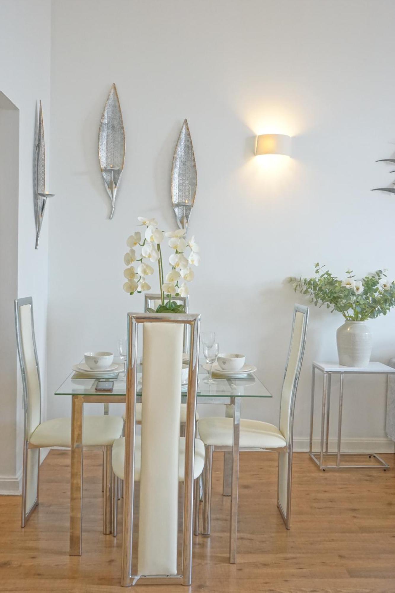 Soak Up The Light At A Soothing, Stylish Apartment In Swansea Marina Exterior photo